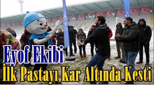 Eyof Ekibi İlk Pastayı Kar Altında Kesti